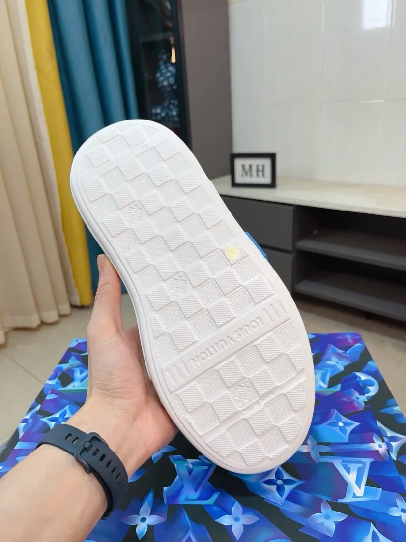 Men's men's shoes 💰560🌸🌸 LV style is novel and fashionable, the upper is made of imported cowhide + LV special materials! Super trendy design! It’s eye-catching! The leather is soft, delicate, shiny and translucent, showing the ultimate in pure handcraftsmanship, and the mesh is soft, comfortable and breathable! Size: 39-44 (38 45 customized)